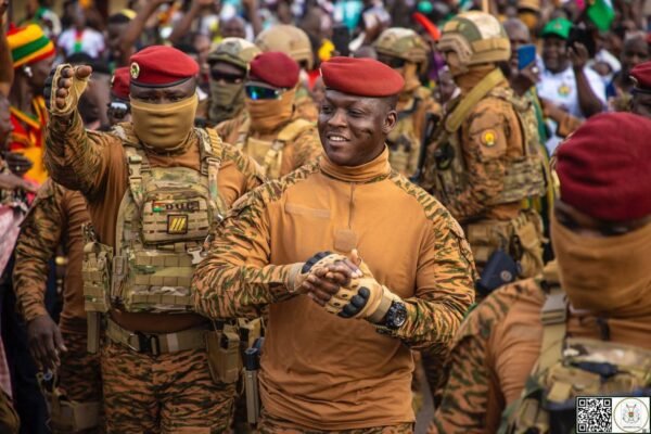 Kombissiri en liesse : le Président Ibrahim Traoré accueilli triomphalement par une foule immense