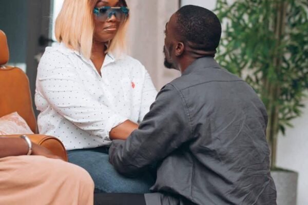 Roseline LAYO en tournée, Chewe en “nounou” : l’histoire d’un couple moderne, complice et inspirant